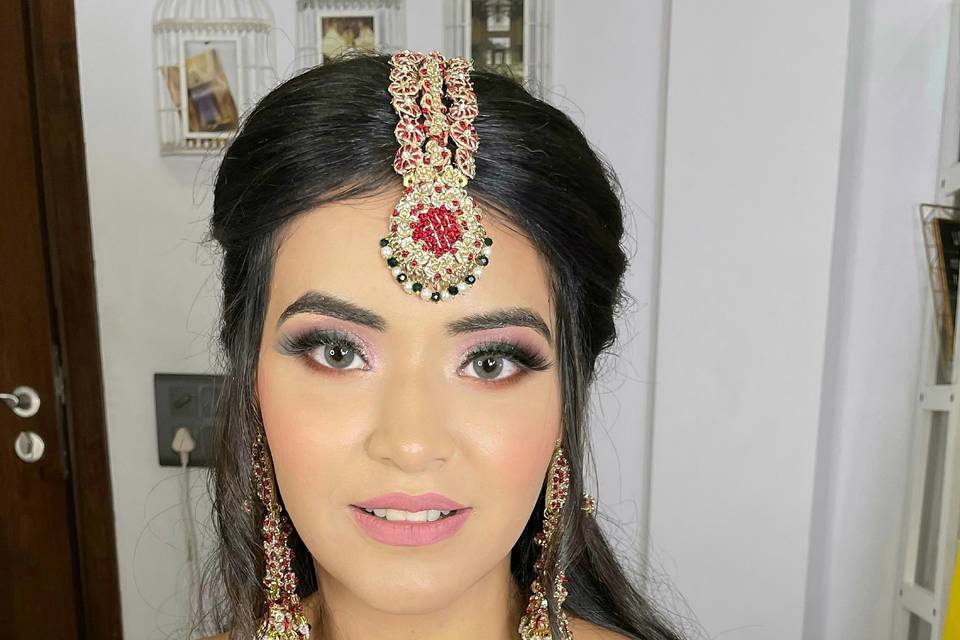 Mehendi makeup