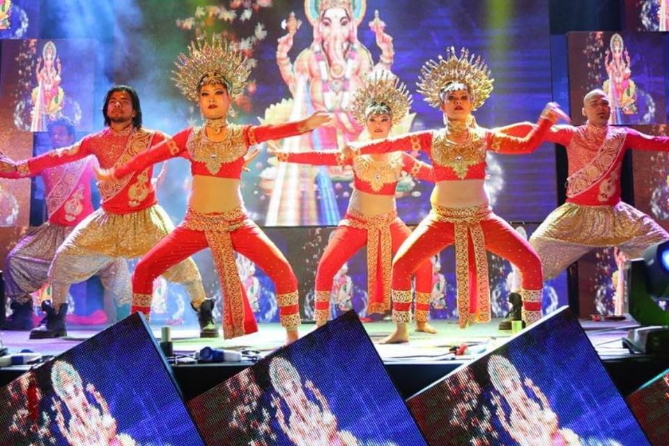 Background dancers