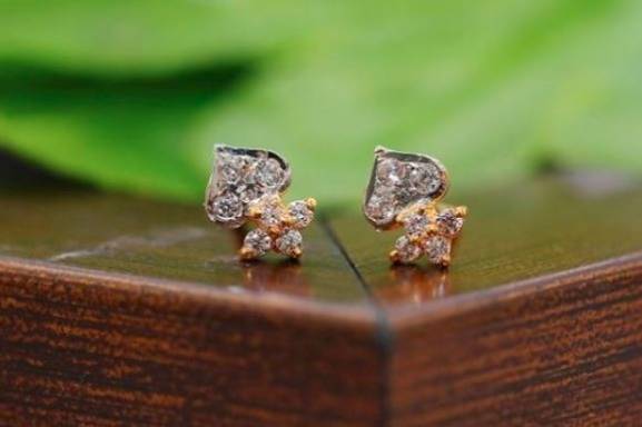 WHP Jewellers 18KT (750) Yellow Gold and Diamond Stud Earrings For Women &  Girls : Amazon.in: Fashion