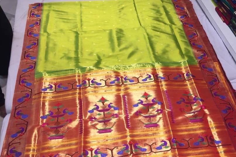 Kapse Paithani Designer Pattern Jacquard - 2 Saree in Amravati at best  price by Bahurani S - Justdial