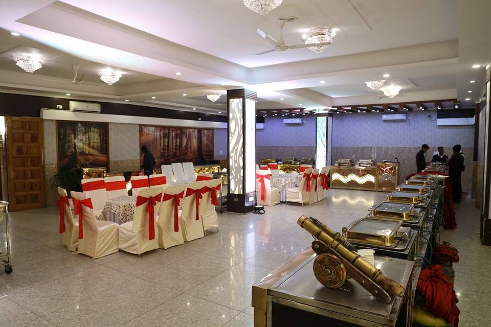 DINIGN HALL