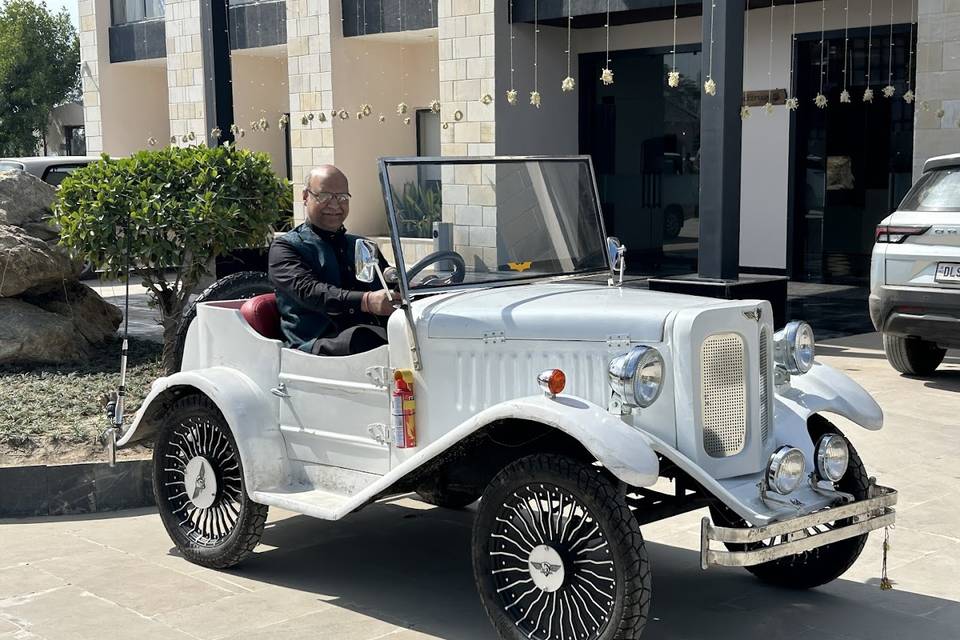 Vintage Car for Groom