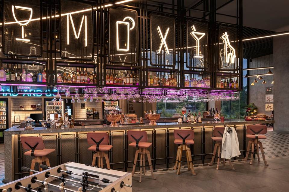 Bar Moxy