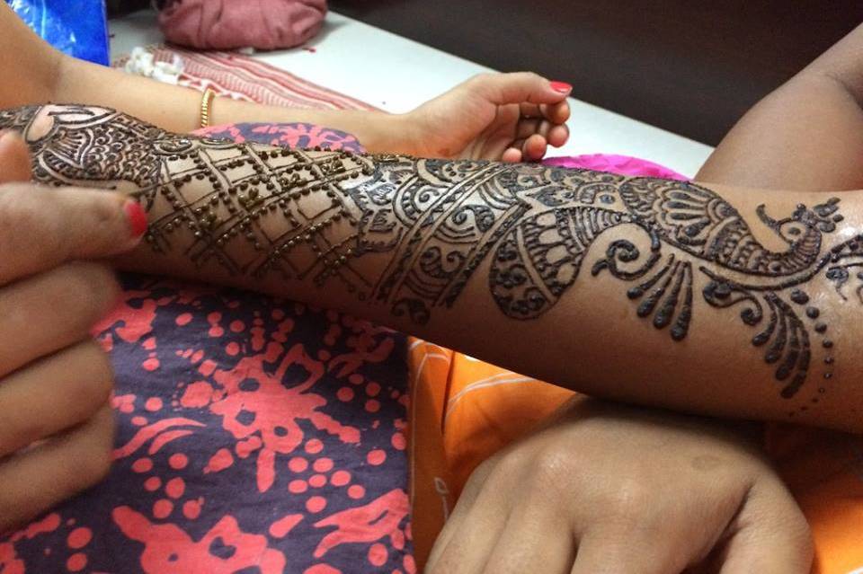 Mehndi Class for Beginner- Basic Curly Parallel Lines for Arabic Henna -  YouTube