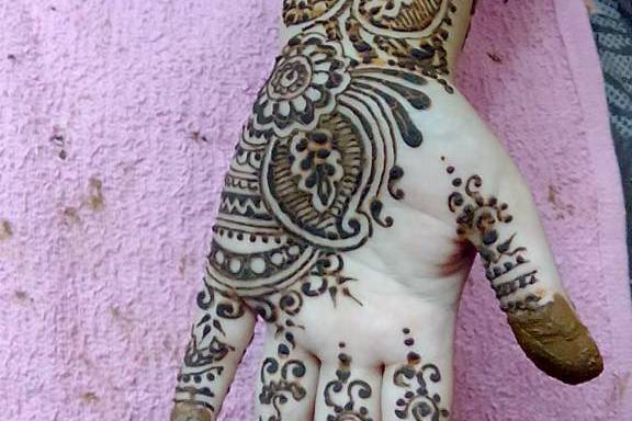 How to learn the art of Mehandi - Quora