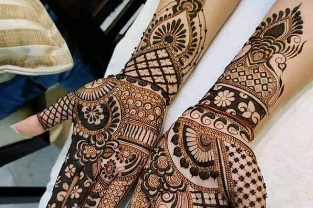 Rajasthani Bridal Mehndi Design on Back Hand