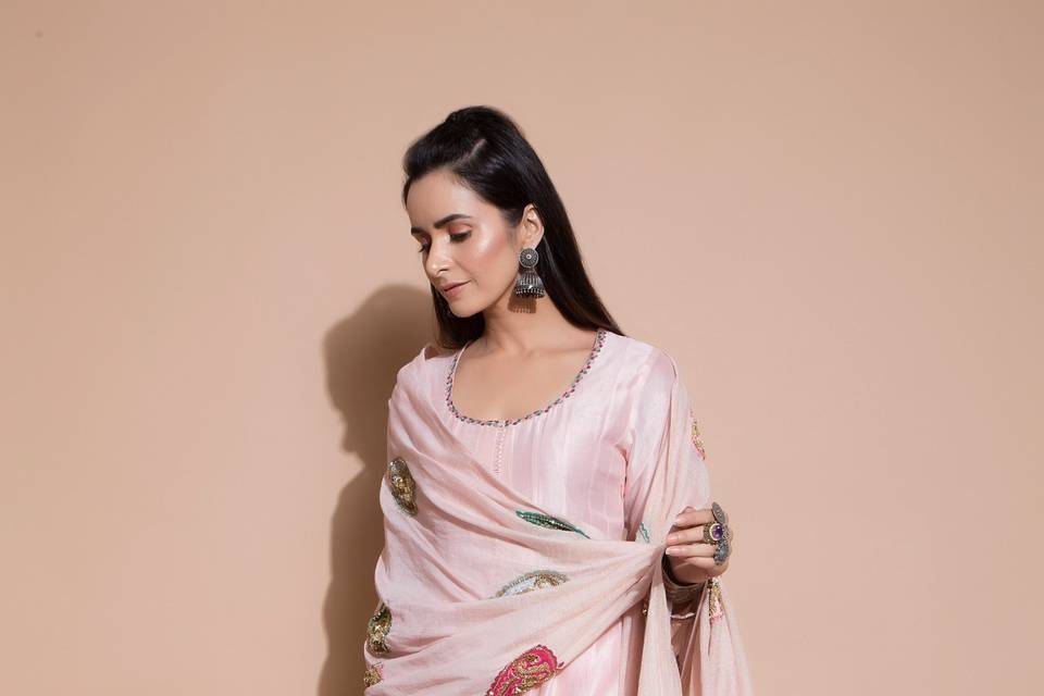 Pink paan butti suit