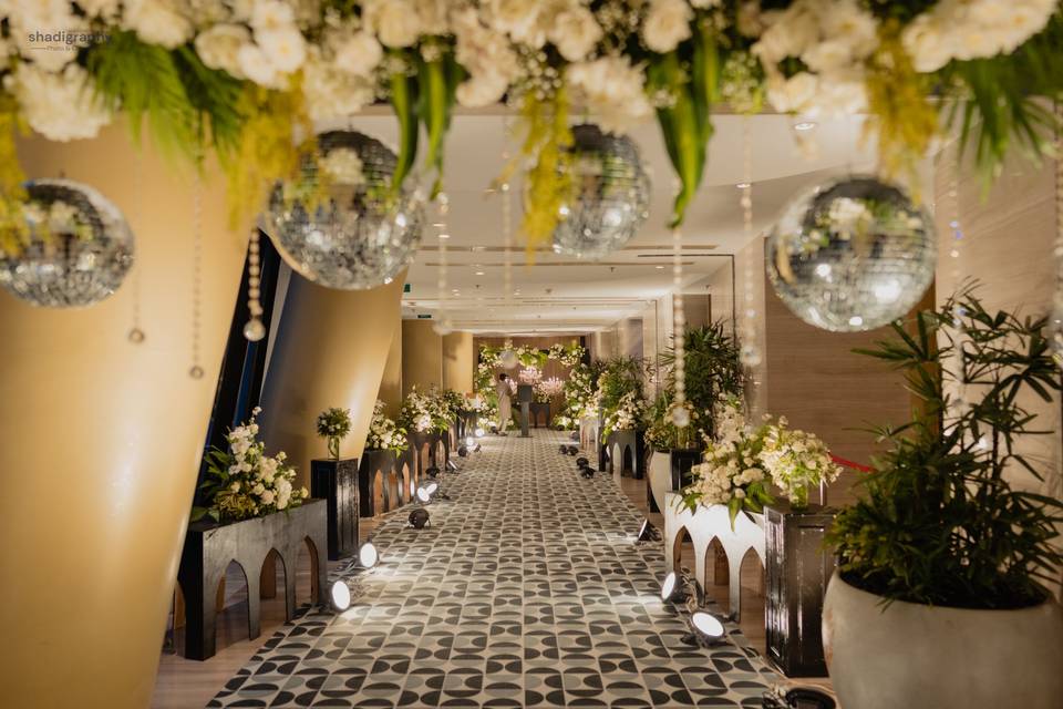 %Elegant entry passage%