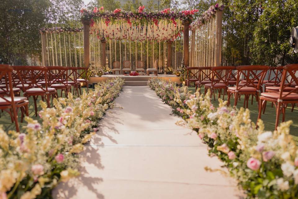 ^traditional wedding decor^