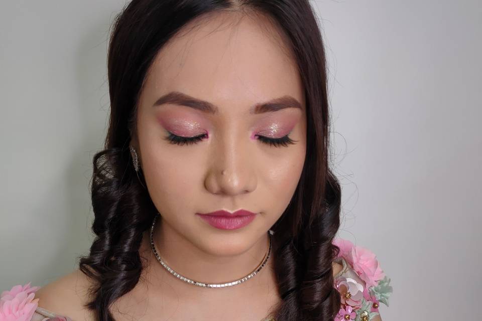 Subtle coloured eye makeup