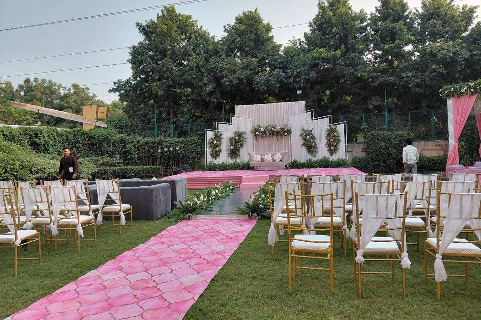 Club Florence, Sector 56