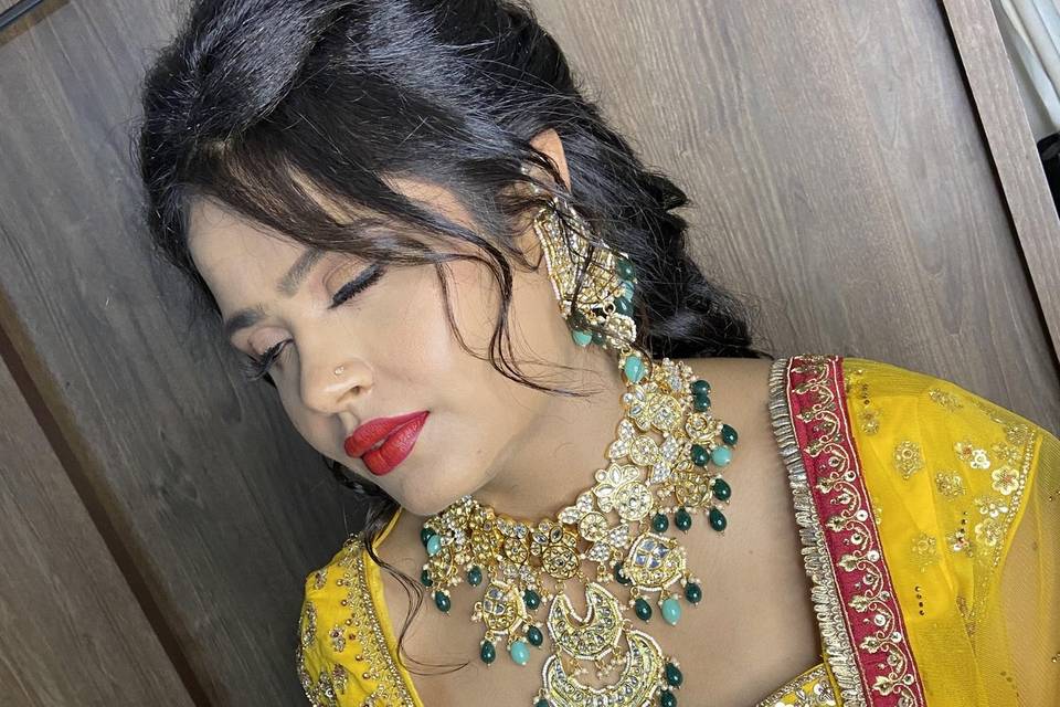 Mehendi bride