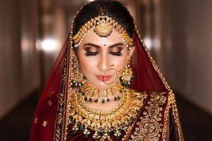 Riya Mishra Makeup Artist 1