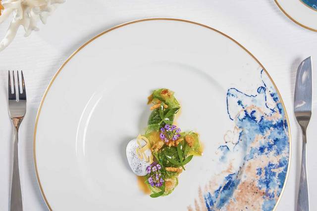 Customised dinnerware