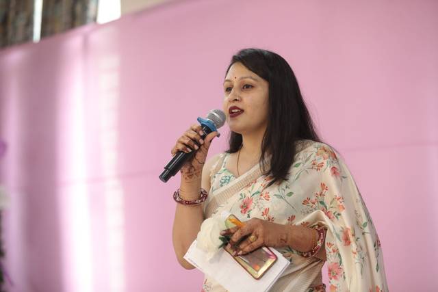 Anchor Apeksha Khandelwal