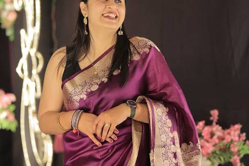 Anchor Apeksha Khandelwal