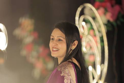 Anchor Apeksha Khandelwal