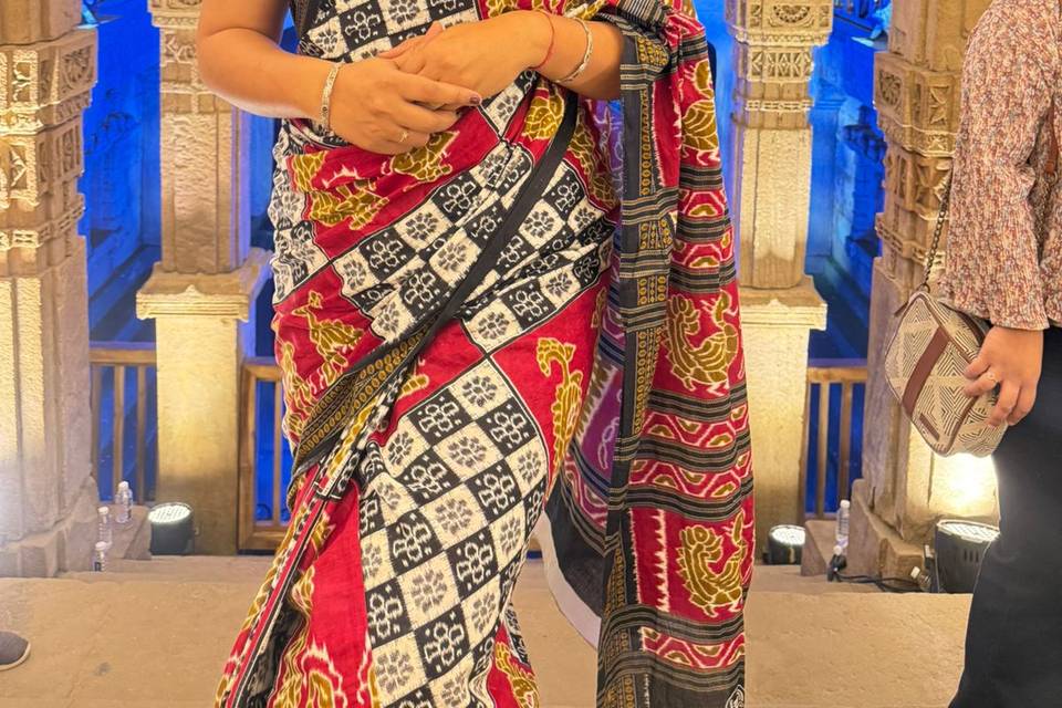 Anchor Apeksha Khandelwal