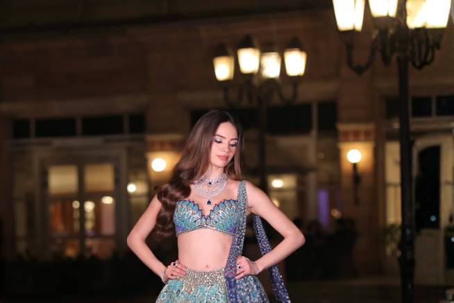ANVAYA LEHENGA SET