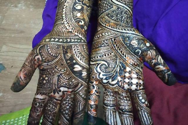 Naaz The Mehendi Designer