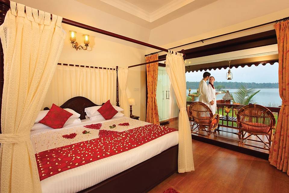 Lake View Rooms