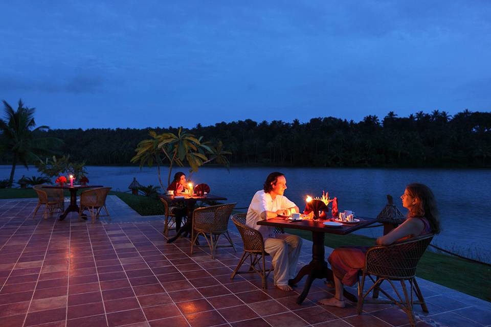Lake Side Dining