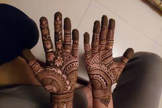 Mehendi Artist Neha and Classes