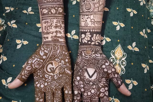 Anika Mehndi Artist