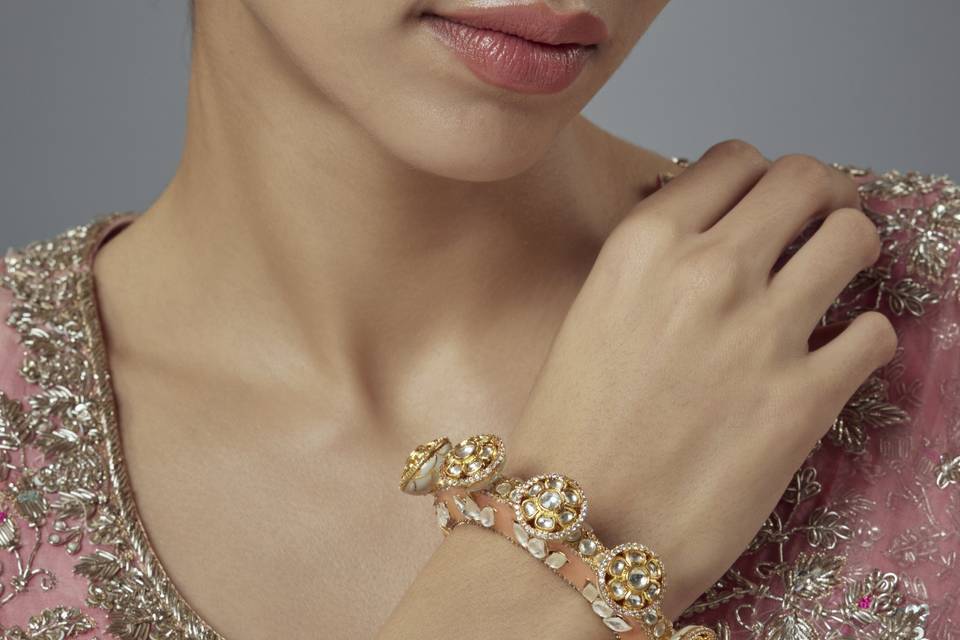 VIVINIA by Vidhi Mehra