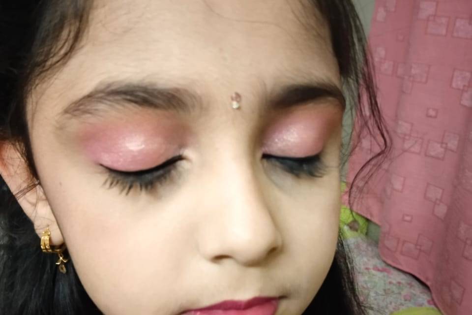 Child Artist makeup