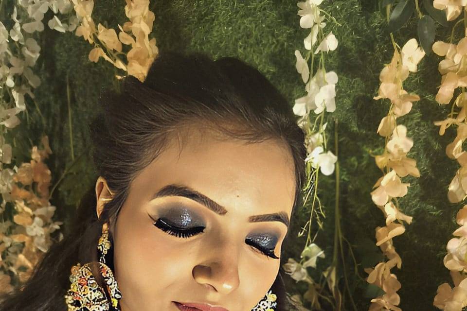 Party makeup 2500