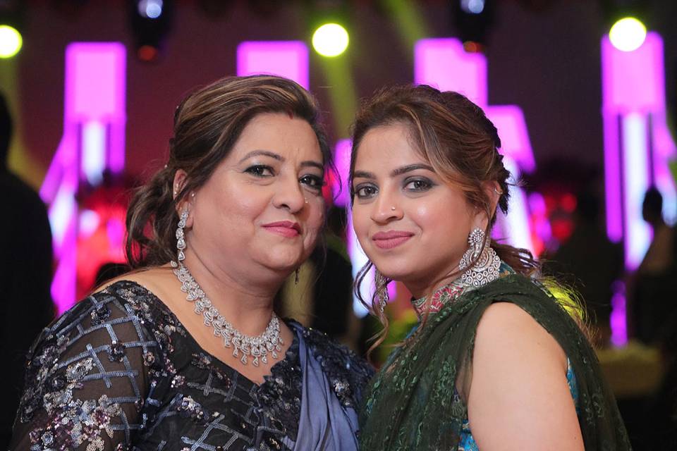 Mehendi bride with her mother