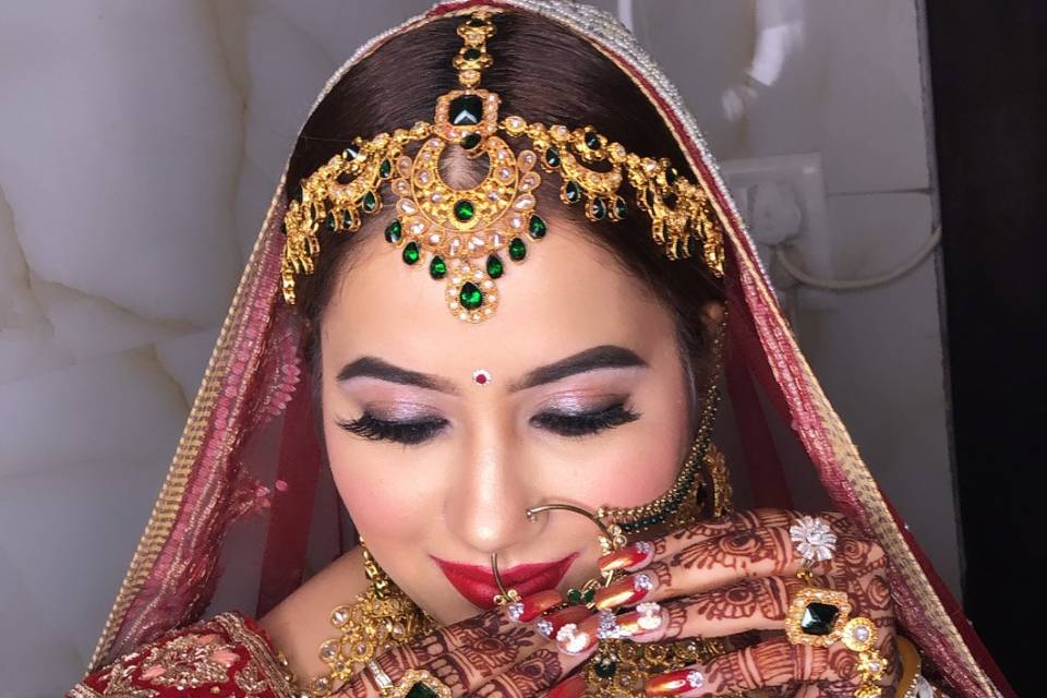 Roopali Talwar Makeup Artist