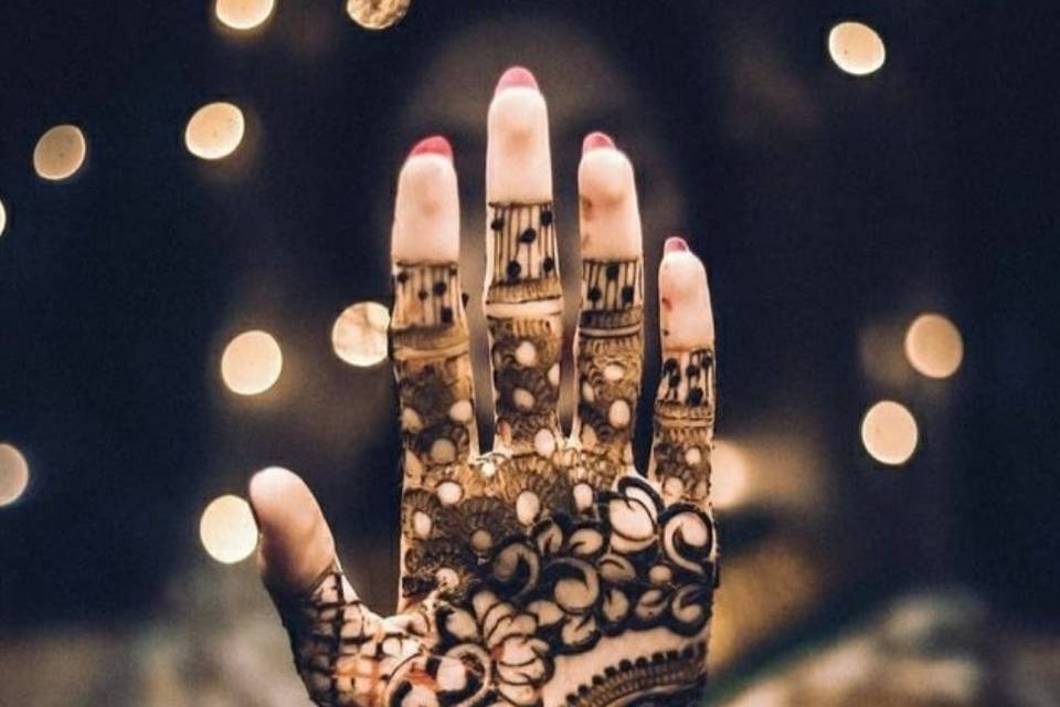 Mehndi wale haath