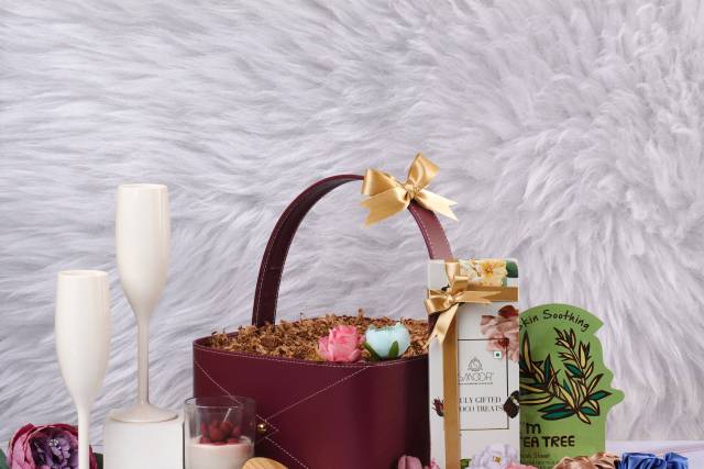 Custom hamper