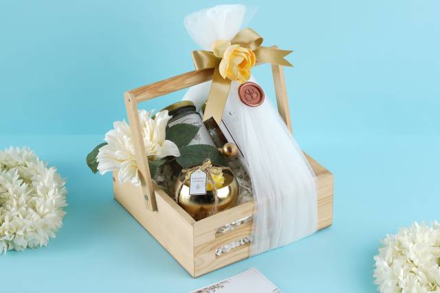 Custom hamper