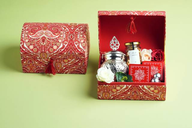 Custom hamper