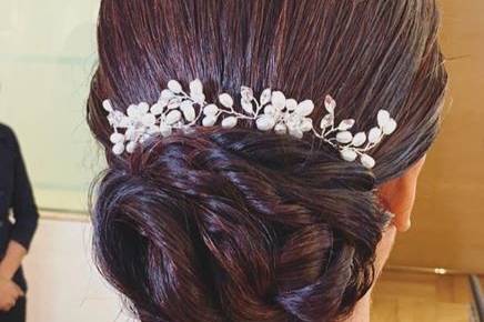 Pin by Lavanyamadan on hair styles | Trendy wedding hairstyles, Bridal hair  decorations, Bridal hair buns