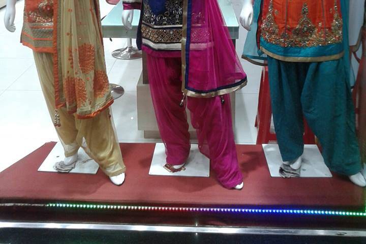 Queen's Ladies Wear, Kurla