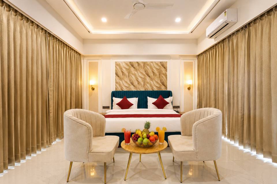 Family room with Pool