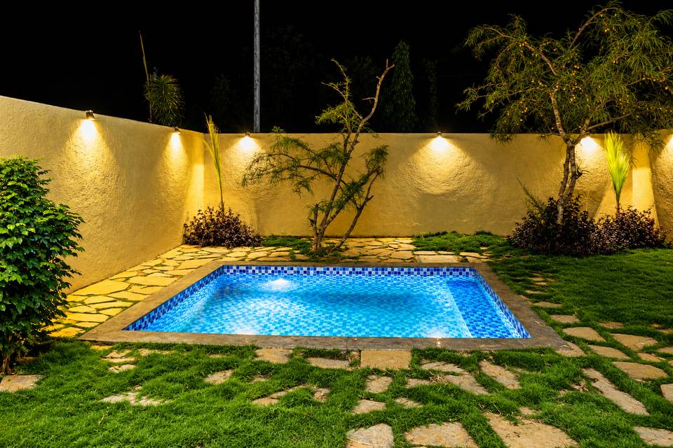Family room with Pool