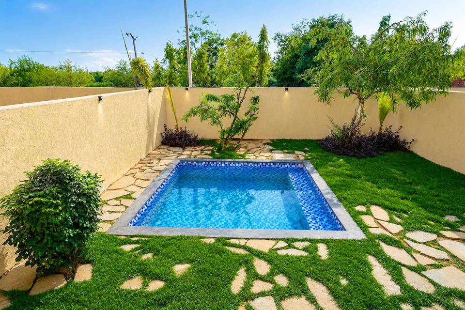 Family room with Pool