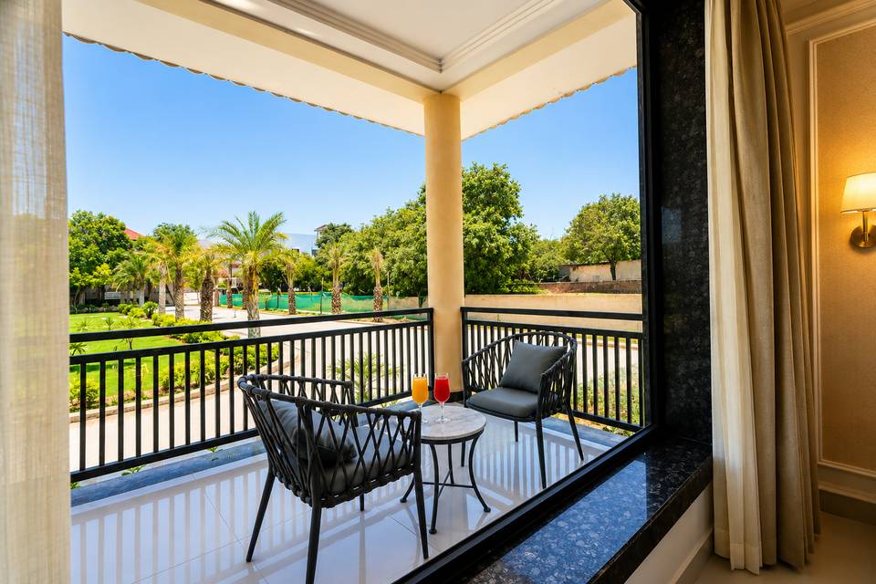 Family room with Pool