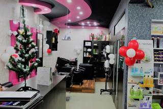 Silk Makeup Studio & Unisex Salon 1