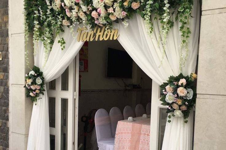 Entrance arch