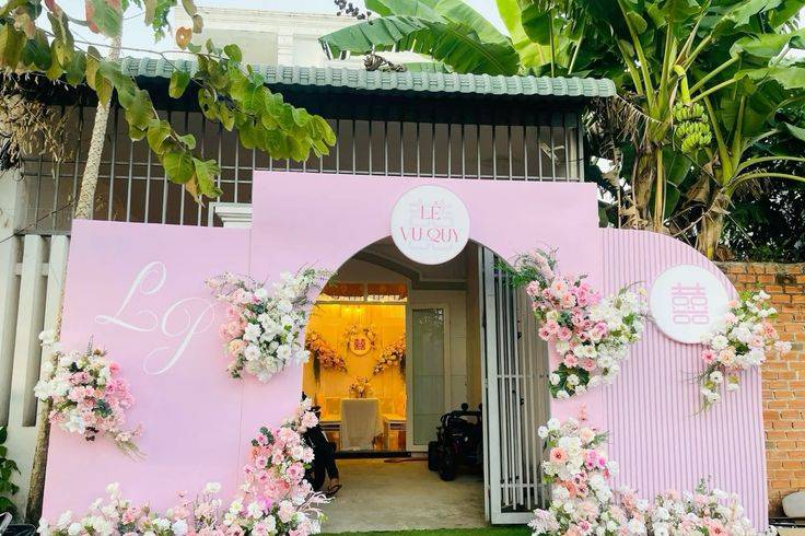 Entrance arch