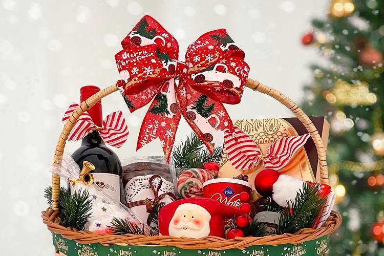 A Little Holiday Gift Baskets