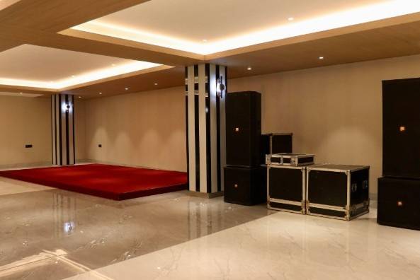 Banquet hall