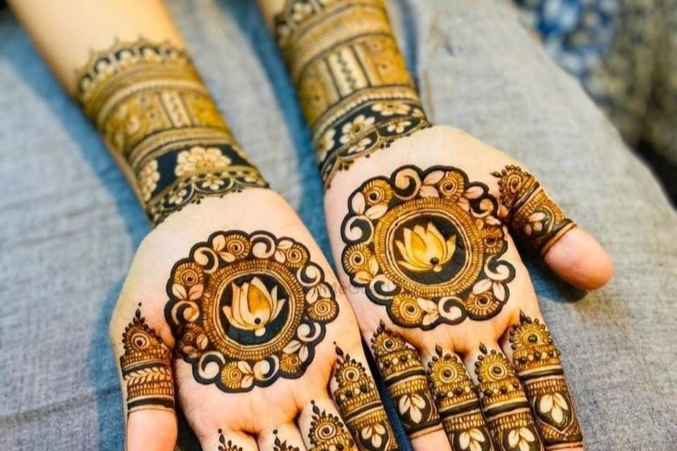 Guest simple mehndi designs