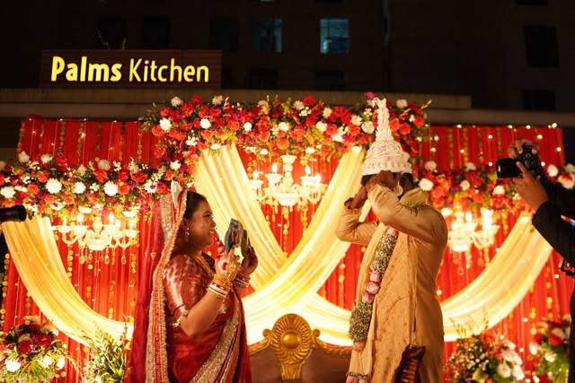 Palms Kitchen & Lawns, Holiday Inn Express Kolkata Airport